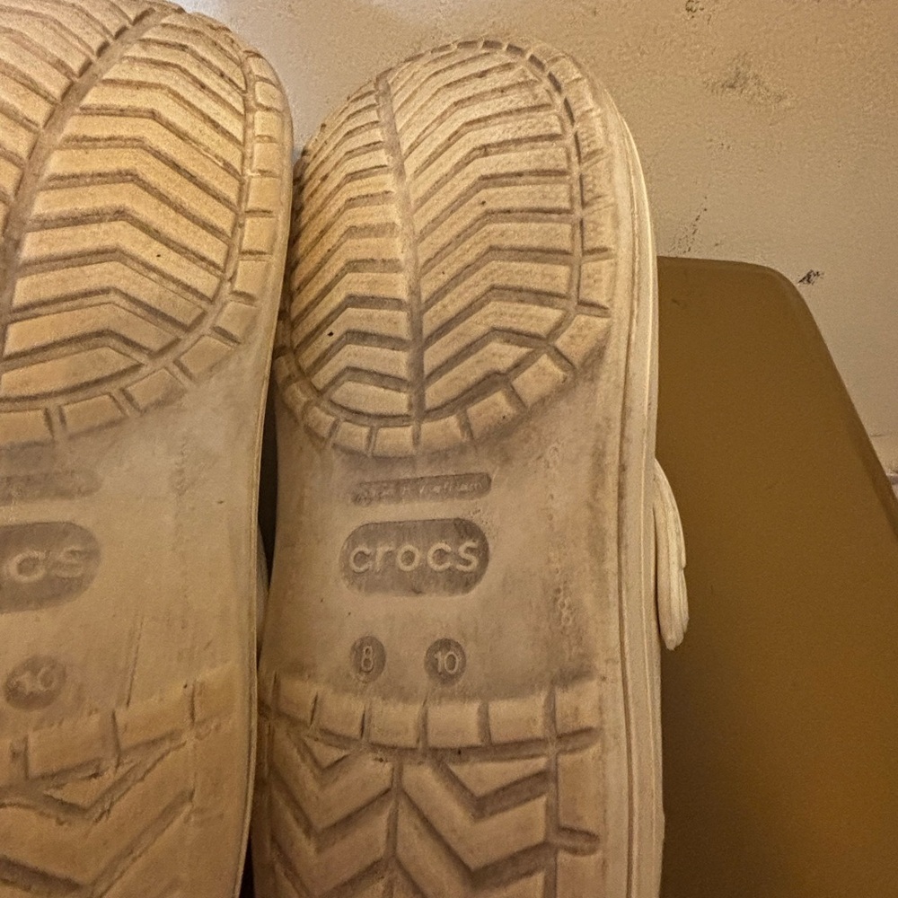 Classic White Slip-On CROCS 8/10 - Picture 6 of 6